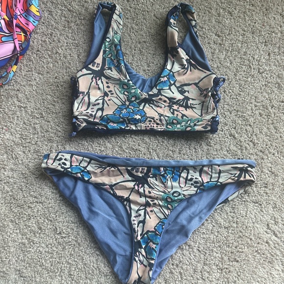 Blue reversible bikini - Picture 3 of 3